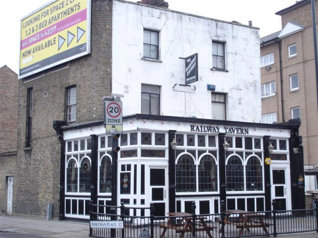 Railway Tavern, 131 Globe Road - in December 2006