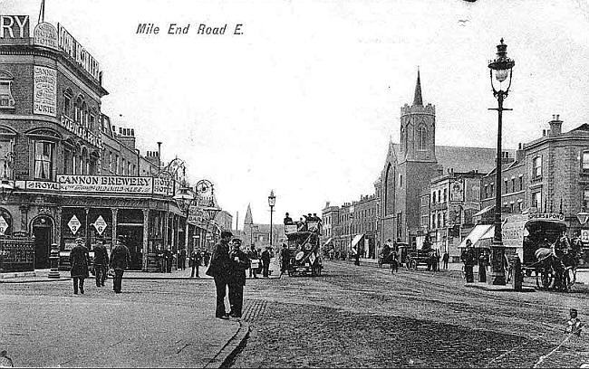 Royal Hotel, 560a Mile End Road, Mile End - circa 1910