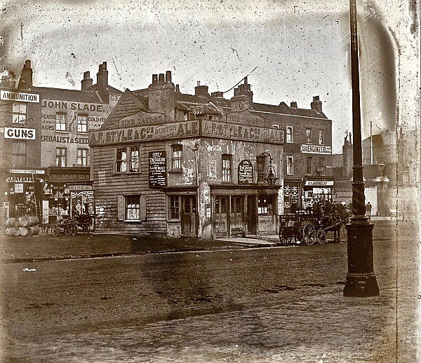 Another great picture of the Vine Tavern, Mile End