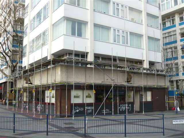 Elephant & Castle, 1-5 Newington Causeway, SE1 - in April 2008