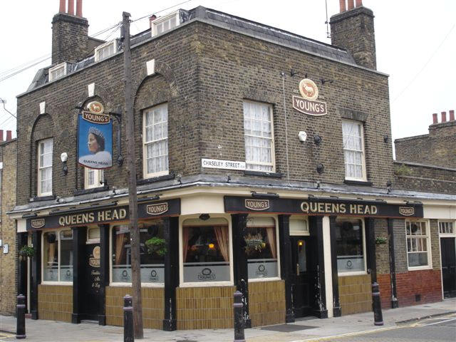 Queens Head, 8 Flamborough Street E14 - in August 2006