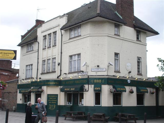 Ancient Foresters, 282 Southwark Park Road, SE16 - in July 2007