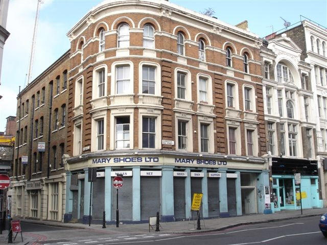 Bell, 134 - 135 Shoreditch High Street - in September 2006