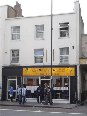 Champion Arms, 65 Kingsland Road - in August 2006