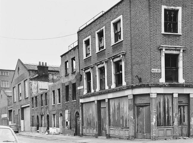 Crown & Anchor, Britannia street and Nile street, Shoreditch - in 1975