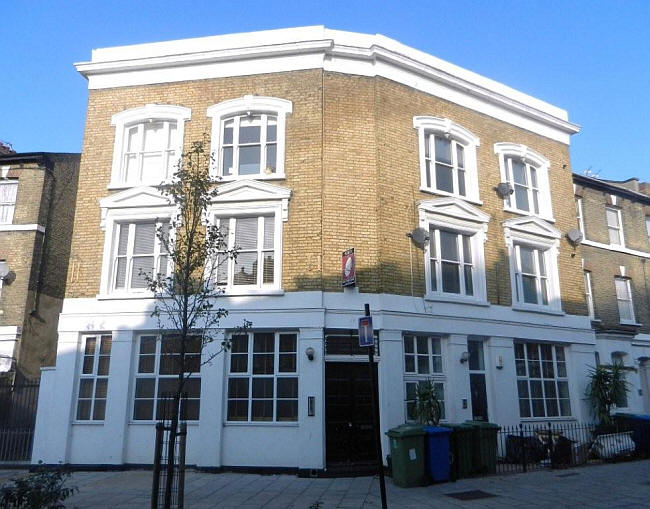 Globe, 20 Darwin Street, SE17 - in November 2011