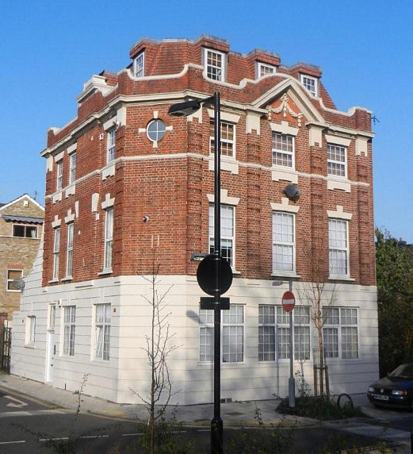 Gloucester Arms, 27 Mason Street, SE17 - in November 2011