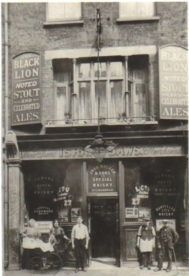 Black Lion, 63 Hanbury Street - circa 1915 - licensee Isaac Baws