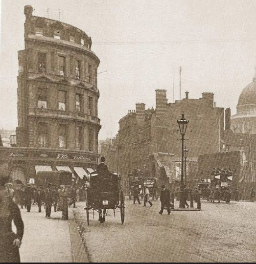 Viaduct Tavern with stage coaches.