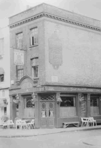 Chequers, 44 Old Street, EC1 - in 1986