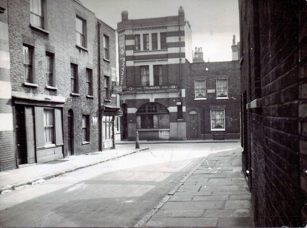 Royal Oak, 37 Waterloo street, St Luke EC1 - A Trumans pub