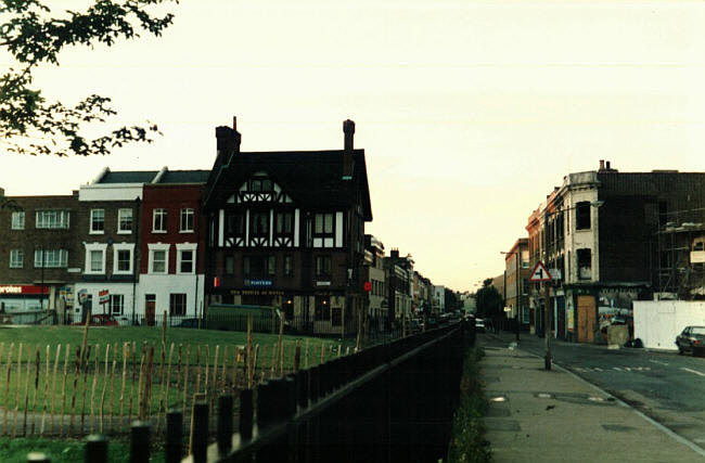 Prince of Wales, 1 - 3 Allen Road N16 - in 1988