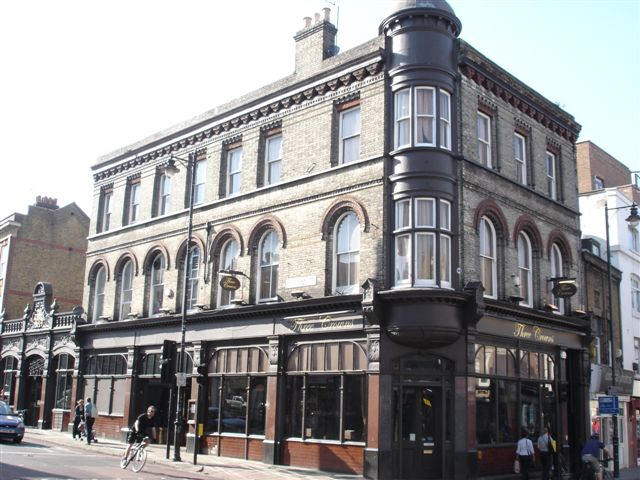 Three Crowns, 175 Stoke Newington High Street, N16 - in May 2007