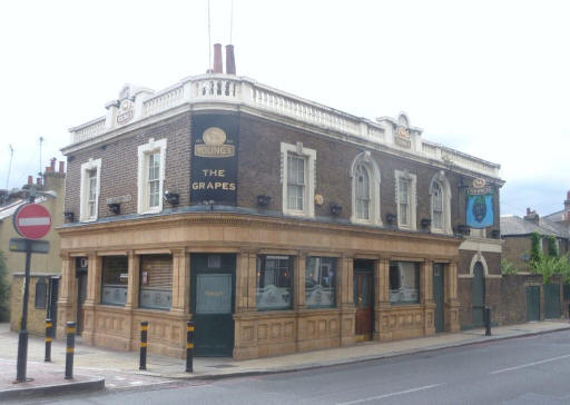 Grapes, 39 Fairfield Street, Wandsworth - in July 2010