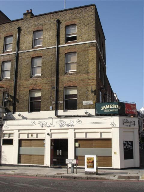 Black Horse, 50 Leman Street - in September 2006