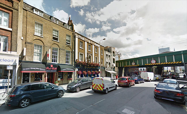 Brown Bear, 139 Leman Street, E1 - in 2014