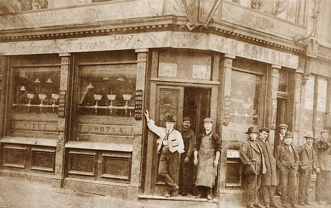 Earl of Aberdeen, 209 Whitechapel Road - circa 1900 with licensee J H Brimble