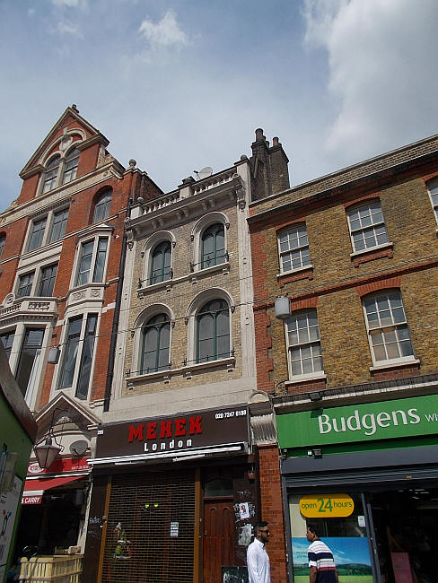 Ex Lord Rodneys Head, 285 Whitechapel Road, E1 - in June 2018