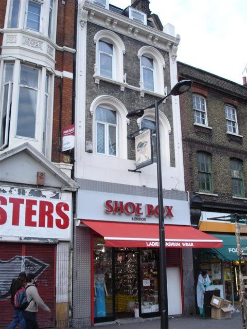 Lord Rodneys Head, 285 Whitechapel Road, E1. Formerly 138 Whitechapel Road, name formerly Rodneys Head. Pub closed in 2004, premises now in use as a shoe shop.