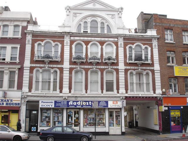 Royal Oak, 120 Whitechapel Road - in December 2006
