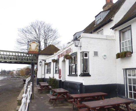 Bulls Head, 15 Strand-on-the-Green - in January 2010