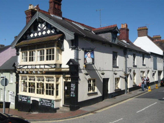 Kings Head, 9 High Street, Southover, Lewes - in April 2009
